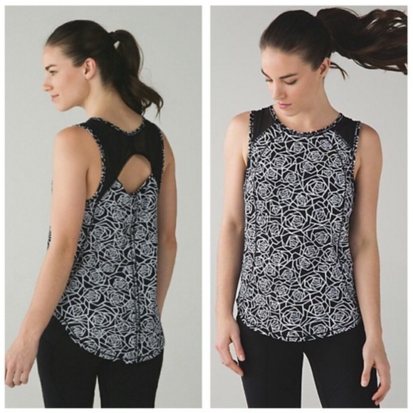lululemon athletica Tops - Lululemon Size 4/6 Black & White Sculpt Tank